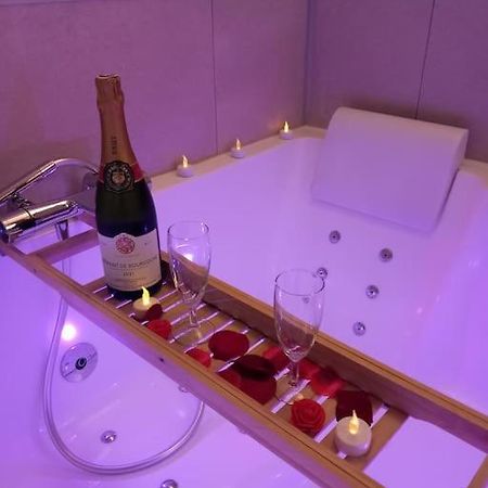 L'Atelier Des Reves Un Moment Magique Spa Prive 博讷 外观 照片